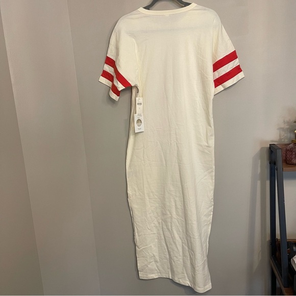 Daily Practice Sporty White and Red Dress - Picture 9 of 12